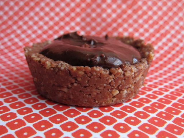 No-bake chocolate jam tart side