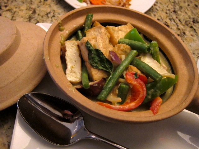 Green curry with tofu at Garlic Thai