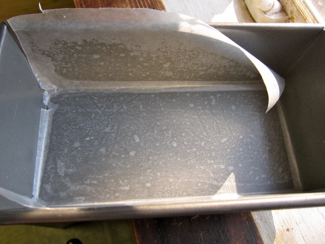 Lined loaf pan