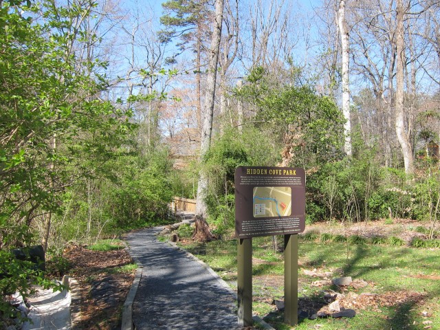 Trailhead to Hidden Cove Park