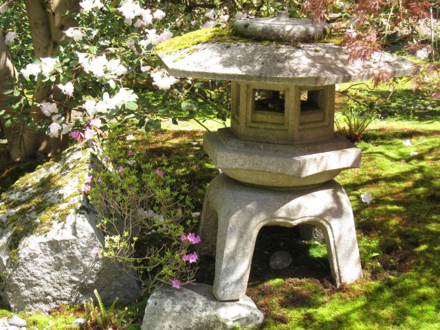Seattle Japanese garden statue
