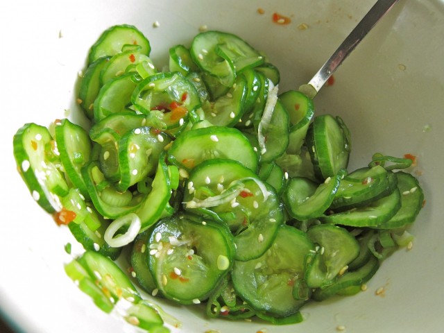 Spicy cucumber quick pickles