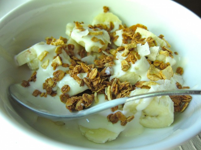 Banana with maple yogurt and granola