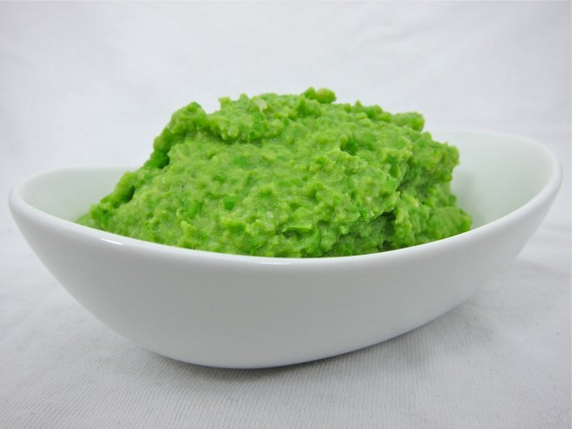 Creamy green pea and parmesan mash