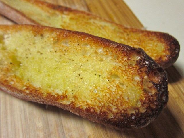 Toasted bread to dip in shakshuka