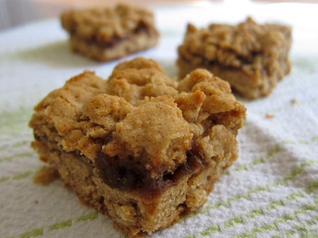 Apple butter oat bars