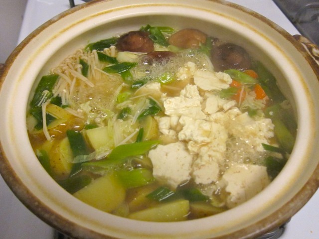 Tsukimi nabe simmering