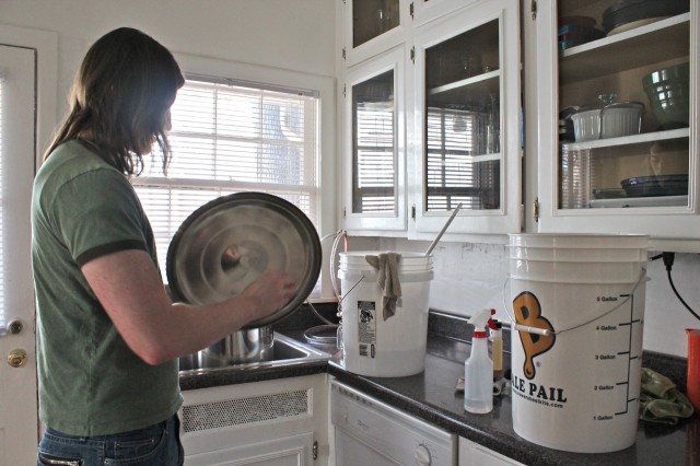 Jeff cleaning lid