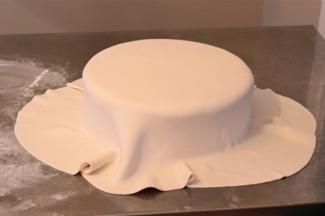 Fondant almost stretched over