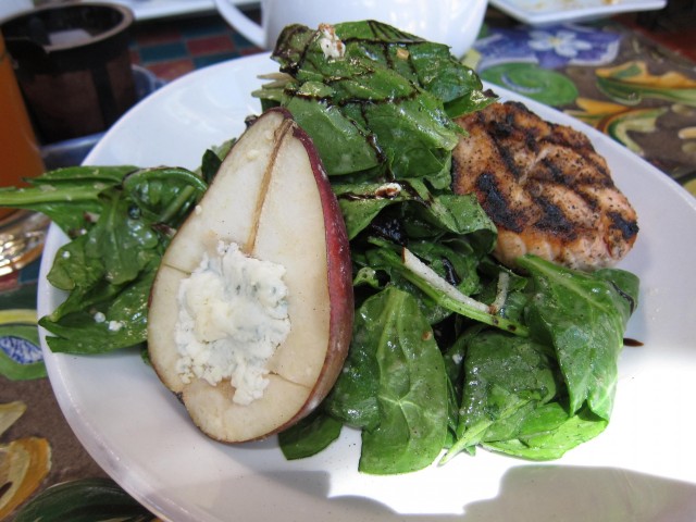 Pear salad with pu-erh dressing and salmon