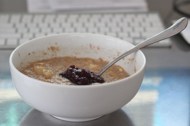 Oatmeal with blueberry butter