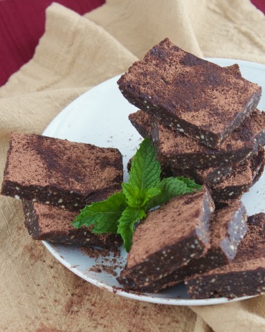 Raw mint chocolate brownies